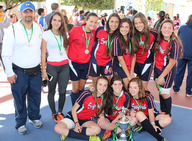 而且与队友 而且与队友